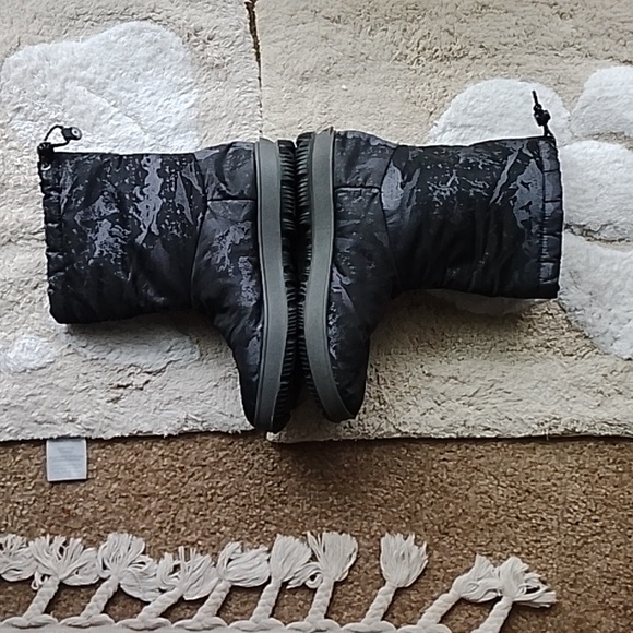 Bogs Black Camouflage 9 Women's Winter Boots NWOT - Picture 2 of 15